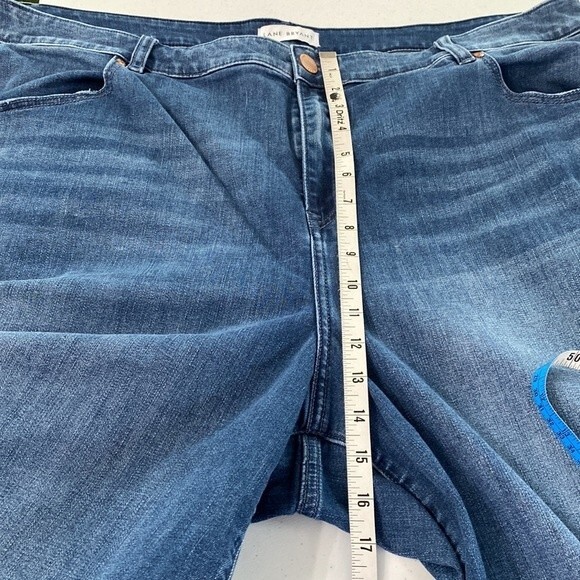 Lane Bryant Mid-Rise Wide Leg Pedal Distressed Jean Short Signature Fit Stretchy - Picture 13 of 14